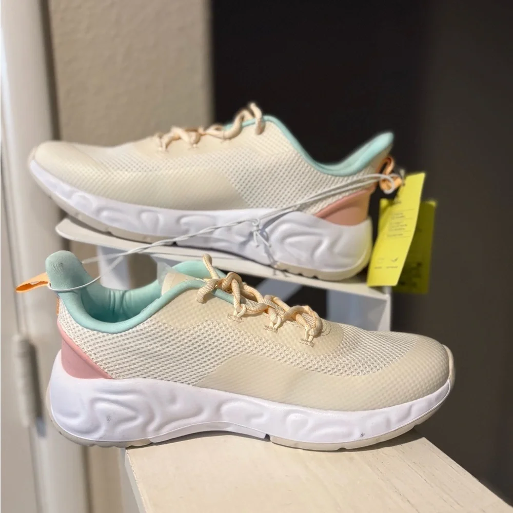 All In Motion Camren Performance Sneakers Big Girl Size 6 – New With Tags